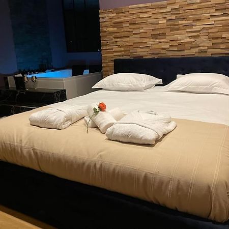 Le Cocon Des Granges - Suite Sauna Jaccuzi Spa Bonnieres-sur-Seine エクステリア 写真