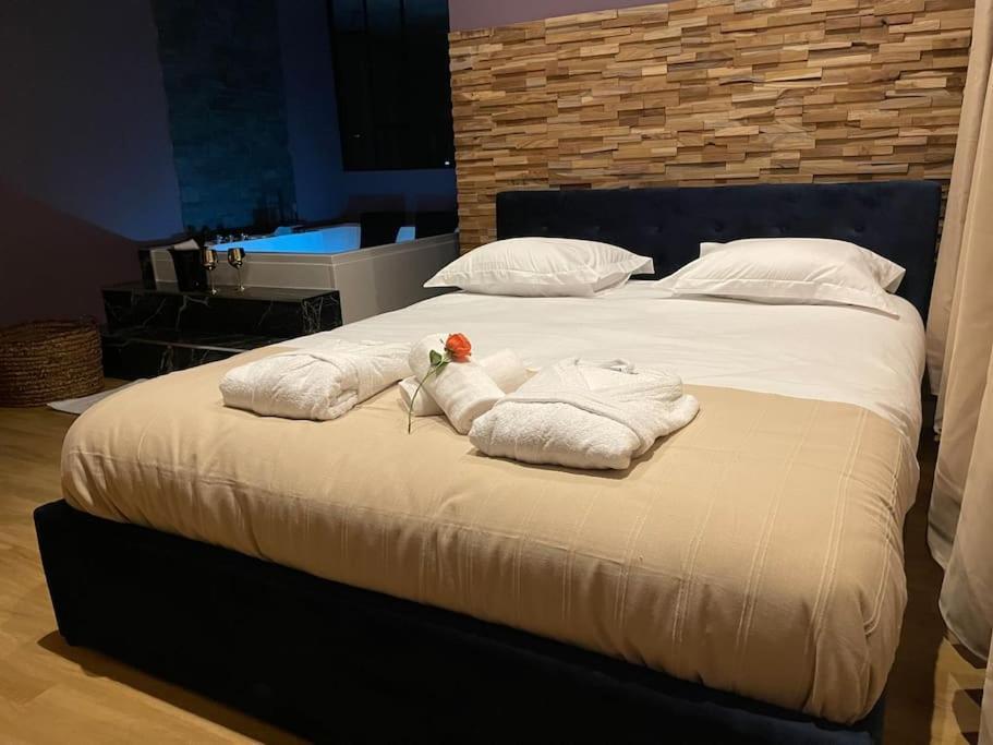 Le Cocon Des Granges - Suite Sauna Jaccuzi Spa Bonnieres-sur-Seine エクステリア 写真